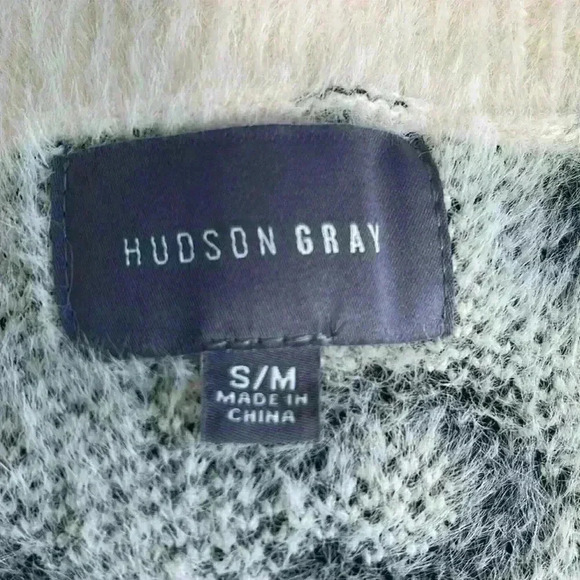Hudson, Gray V-neck, long sleeve sweater and leopard and cream. Size S/M cozy - Picture 5 of 8